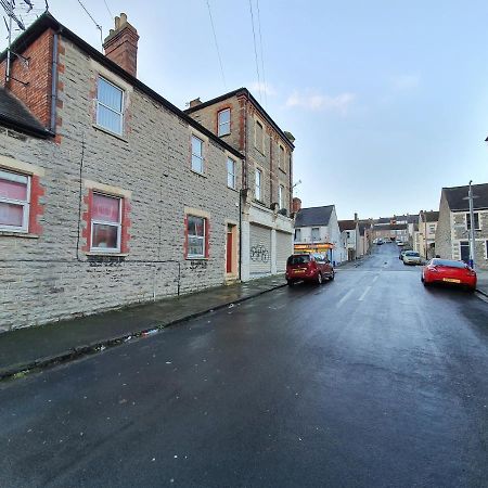 F3 2 Bedroomed Town House - Free Parking - Super 150 Mbps Wifi Near Gavin N Stacey Film House - 1 Free Dog Allowed Barry Extérieur photo
