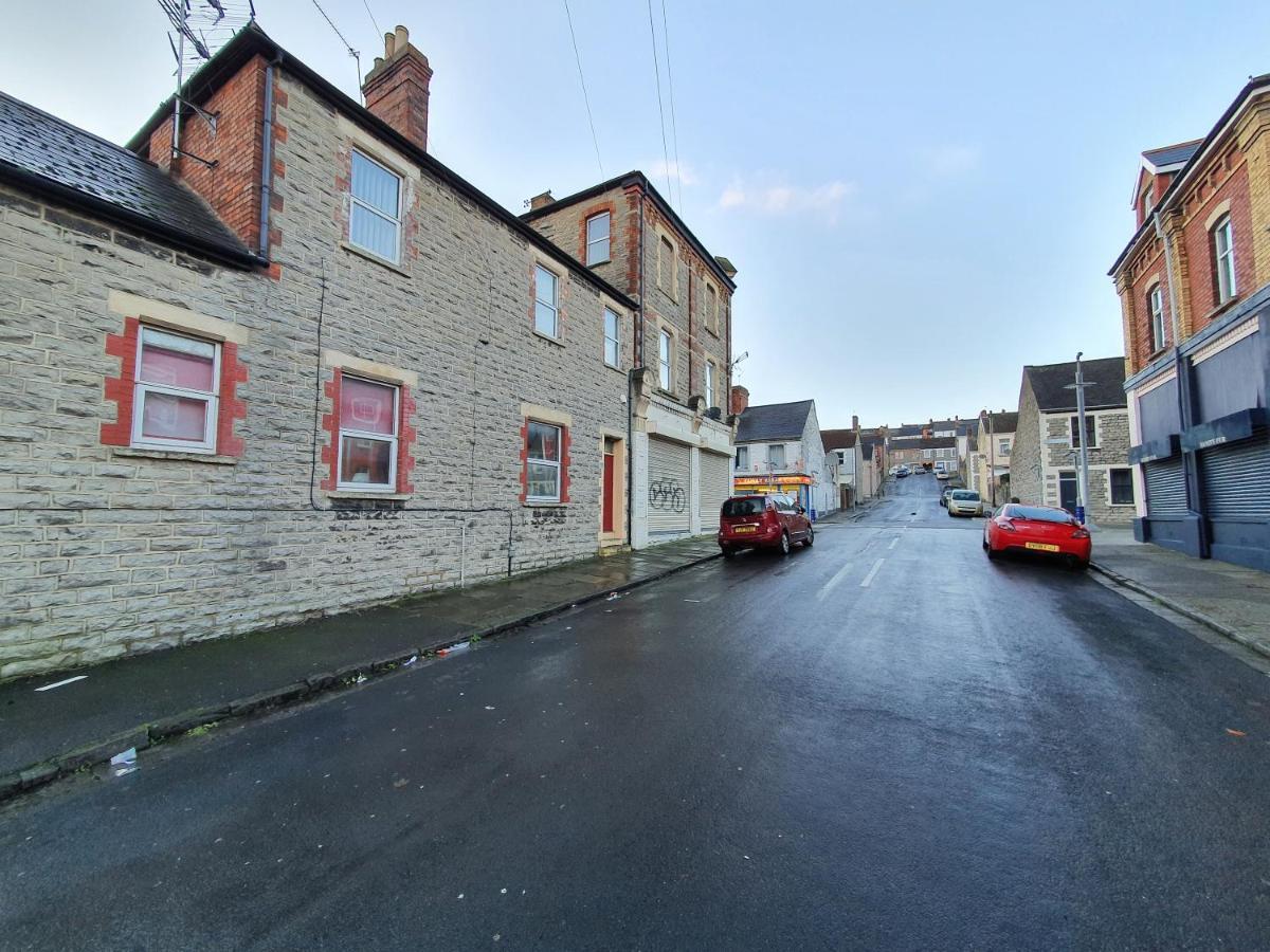 F3 2 Bedroomed Town House - Free Parking - Super 150 Mbps Wifi Near Gavin N Stacey Film House - 1 Free Dog Allowed Barry Extérieur photo