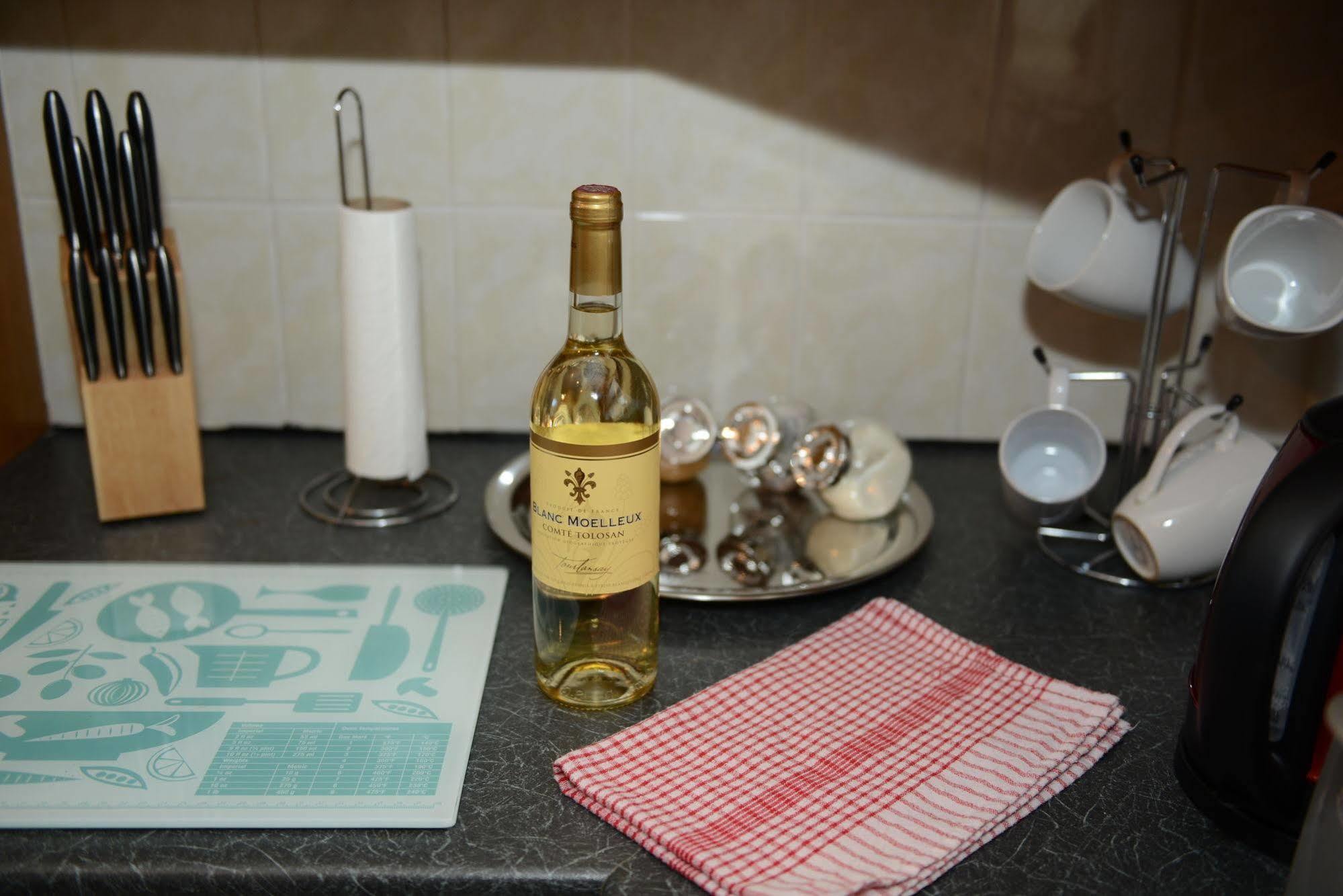 F3 2 Bedroomed Town House - Free Parking - Super 150 Mbps Wifi Near Gavin N Stacey Film House - 1 Free Dog Allowed Barry Extérieur photo