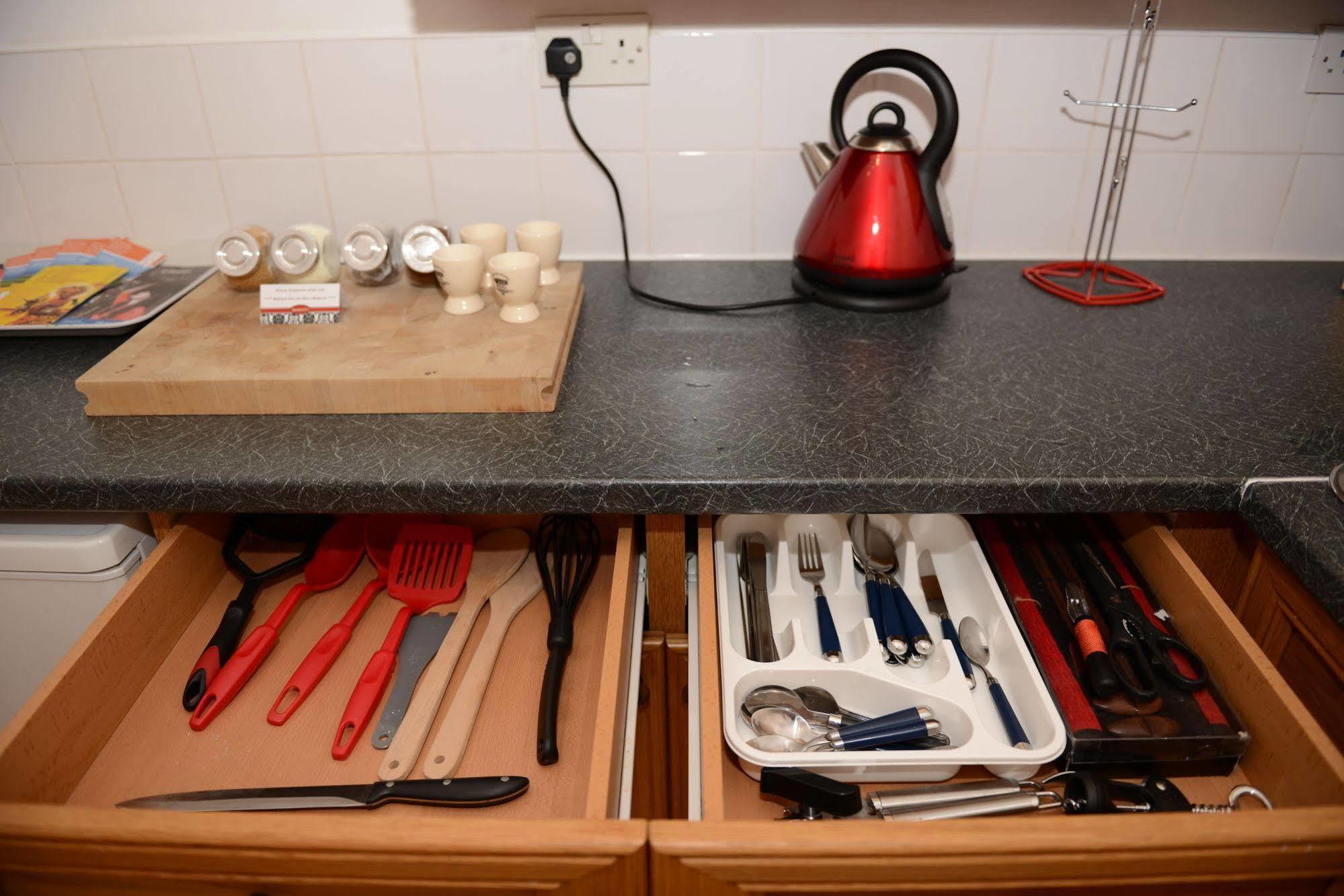 F3 2 Bedroomed Town House - Free Parking - Super 150 Mbps Wifi Near Gavin N Stacey Film House - 1 Free Dog Allowed Barry Extérieur photo