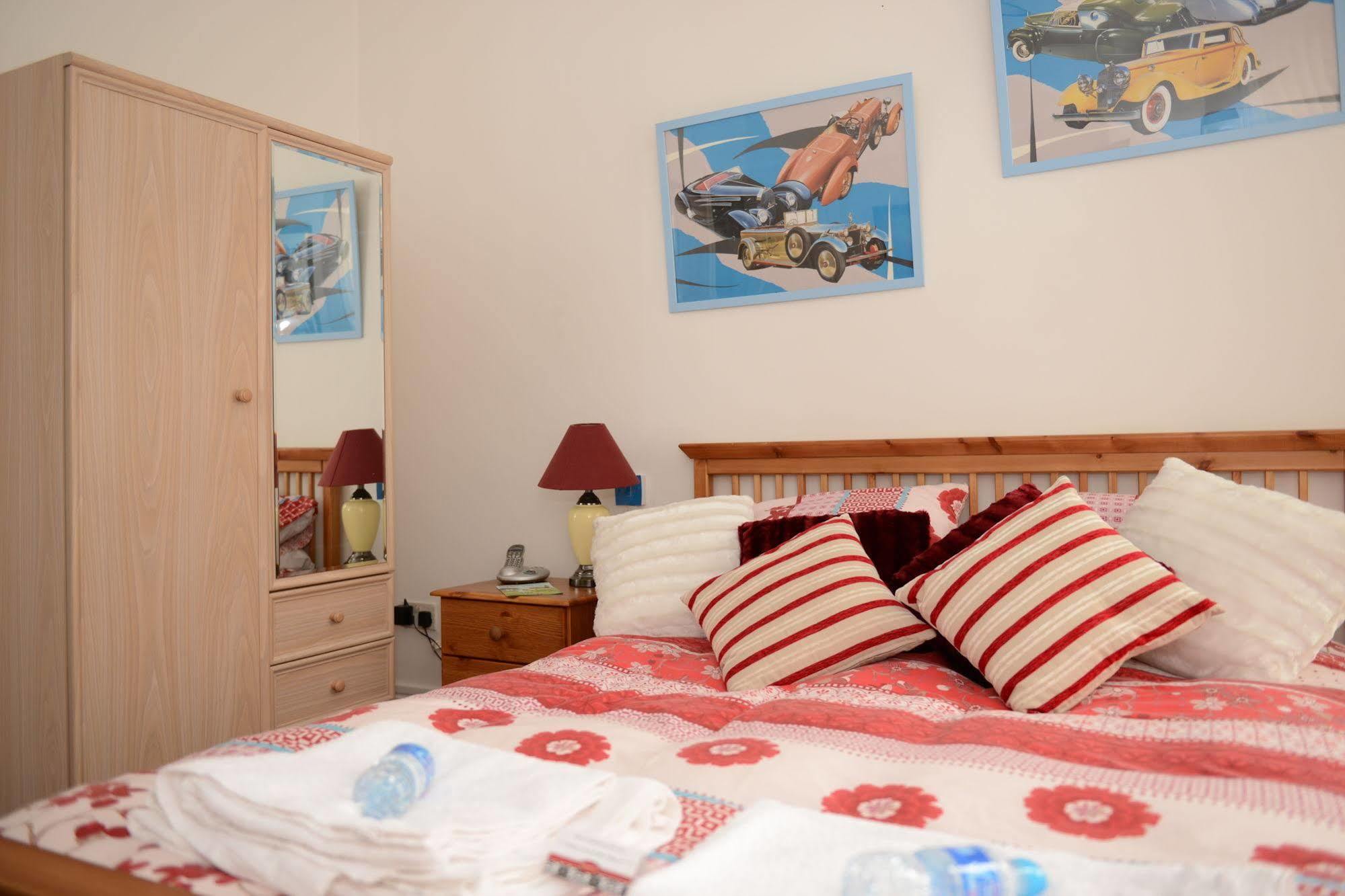 F3 2 Bedroomed Town House - Free Parking - Super 150 Mbps Wifi Near Gavin N Stacey Film House - 1 Free Dog Allowed Barry Extérieur photo
