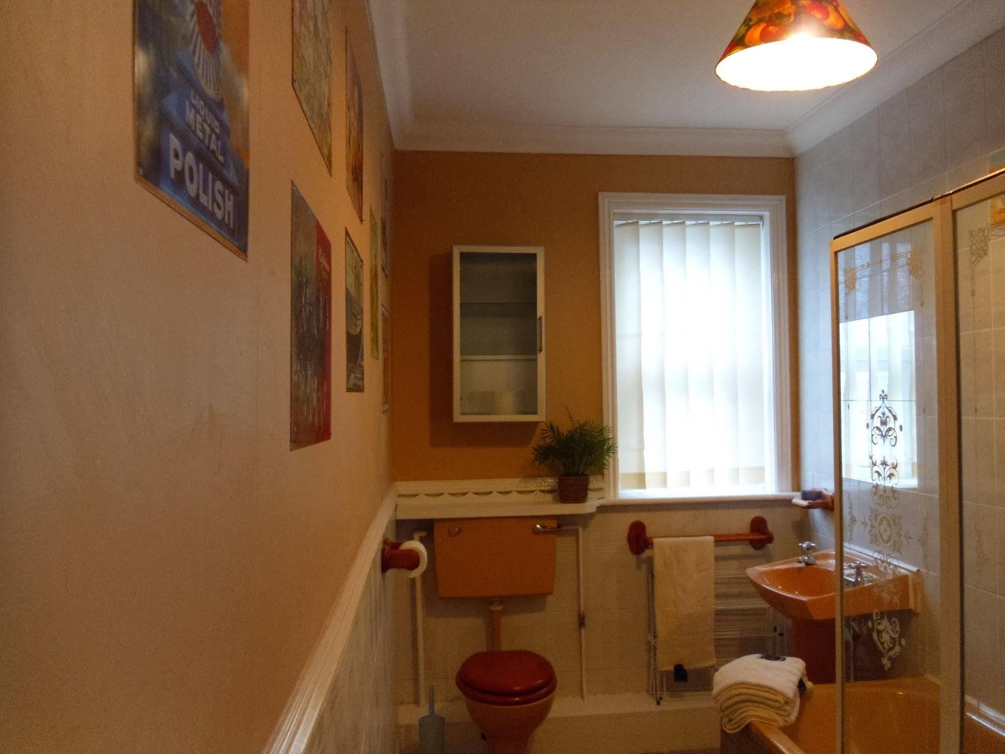 F3 2 Bedroomed Town House - Free Parking - Super 150 Mbps Wifi Near Gavin N Stacey Film House - 1 Free Dog Allowed Barry Extérieur photo