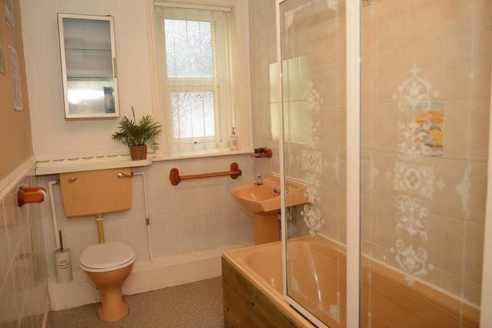 F3 2 Bedroomed Town House - Free Parking - Super 150 Mbps Wifi Near Gavin N Stacey Film House - 1 Free Dog Allowed Barry Extérieur photo