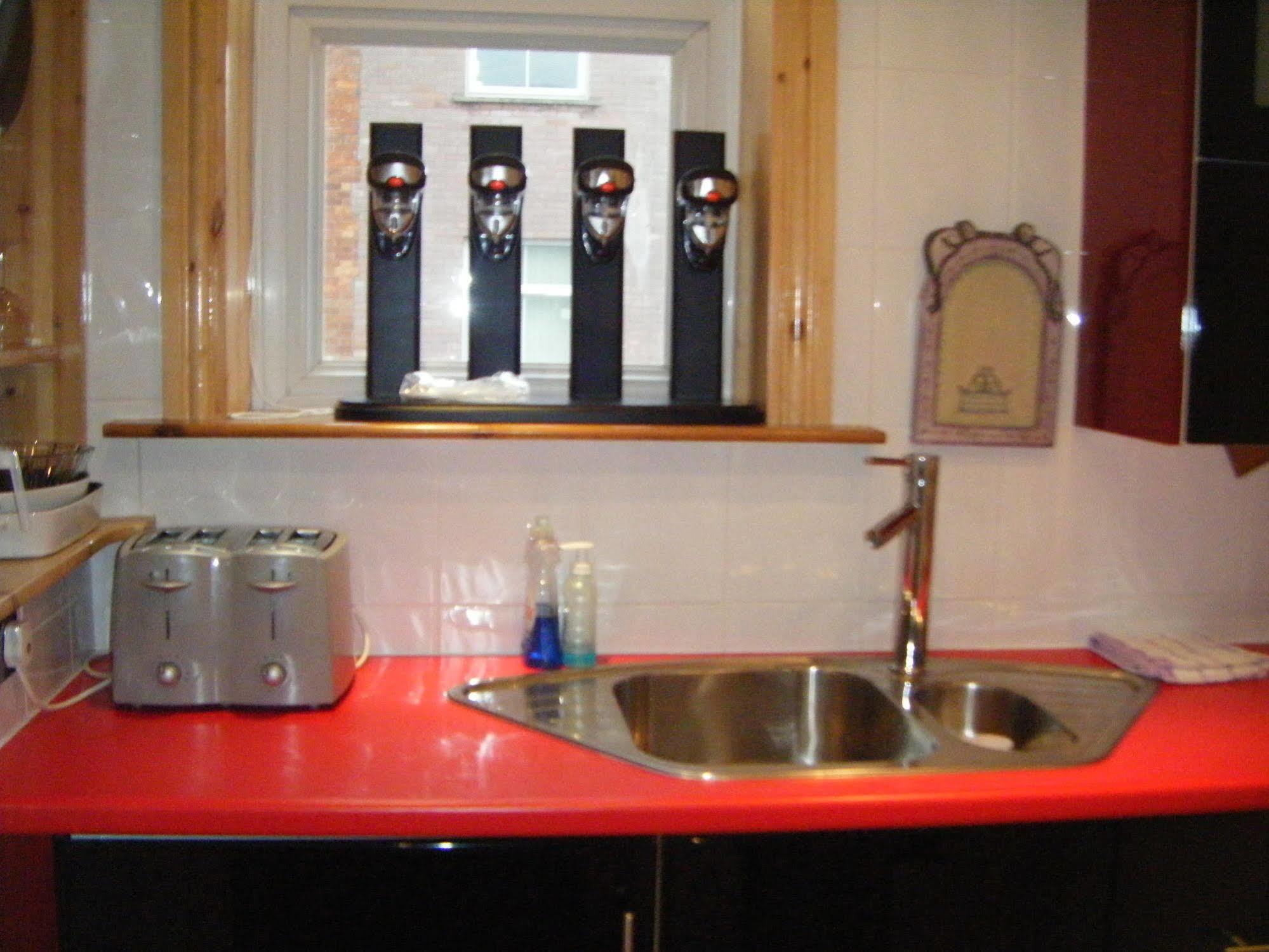 F3 2 Bedroomed Town House - Free Parking - Super 150 Mbps Wifi Near Gavin N Stacey Film House - 1 Free Dog Allowed Barry Extérieur photo