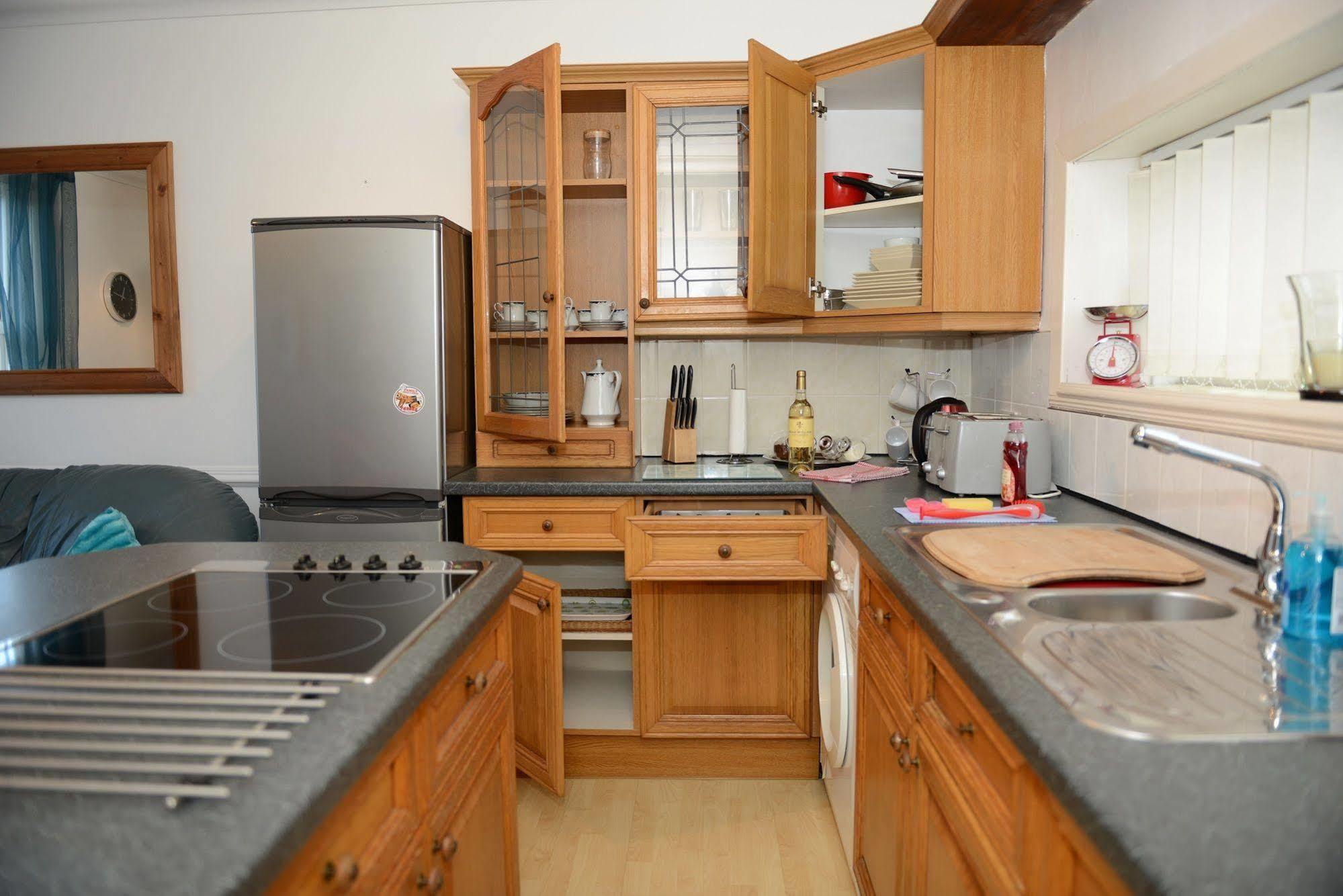 F3 2 Bedroomed Town House - Free Parking - Super 150 Mbps Wifi Near Gavin N Stacey Film House - 1 Free Dog Allowed Barry Extérieur photo