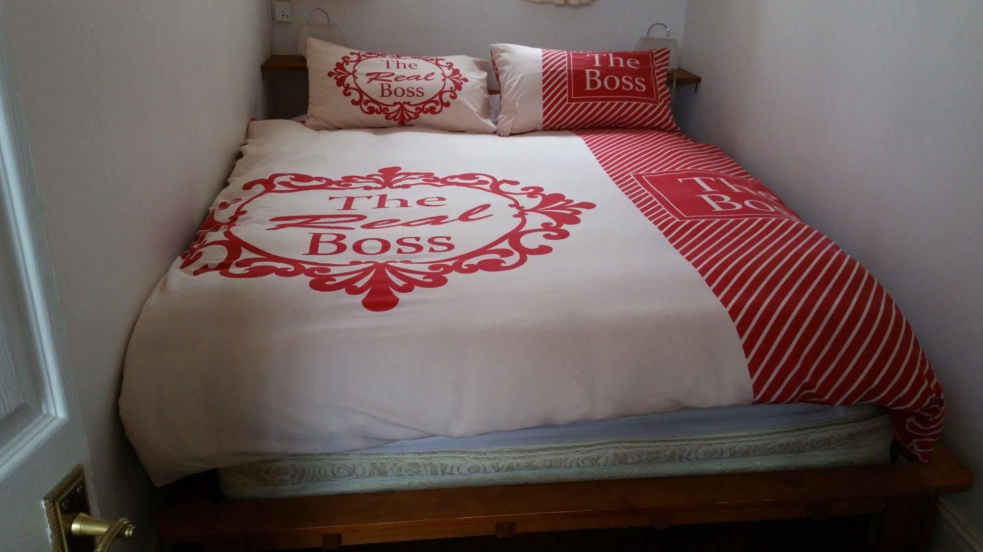 F3 2 Bedroomed Town House - Free Parking - Super 150 Mbps Wifi Near Gavin N Stacey Film House - 1 Free Dog Allowed Barry Extérieur photo