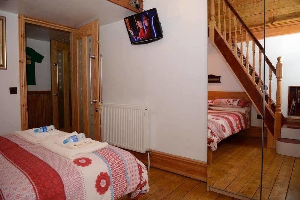 F3 2 Bedroomed Town House - Free Parking - Super 150 Mbps Wifi Near Gavin N Stacey Film House - 1 Free Dog Allowed Barry Extérieur photo