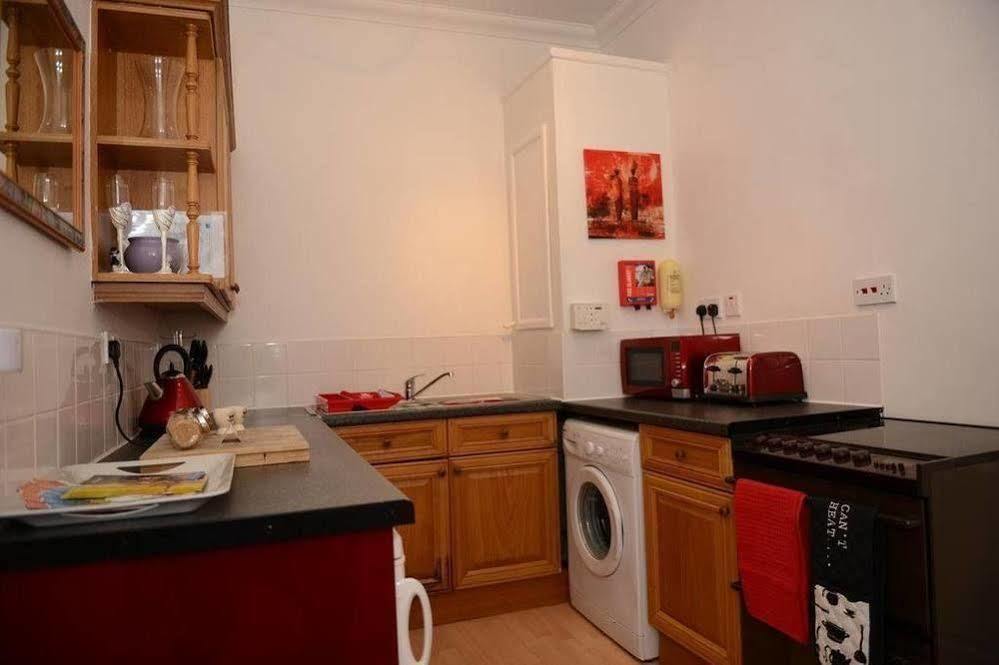 F3 2 Bedroomed Town House - Free Parking - Super 150 Mbps Wifi Near Gavin N Stacey Film House - 1 Free Dog Allowed Barry Extérieur photo