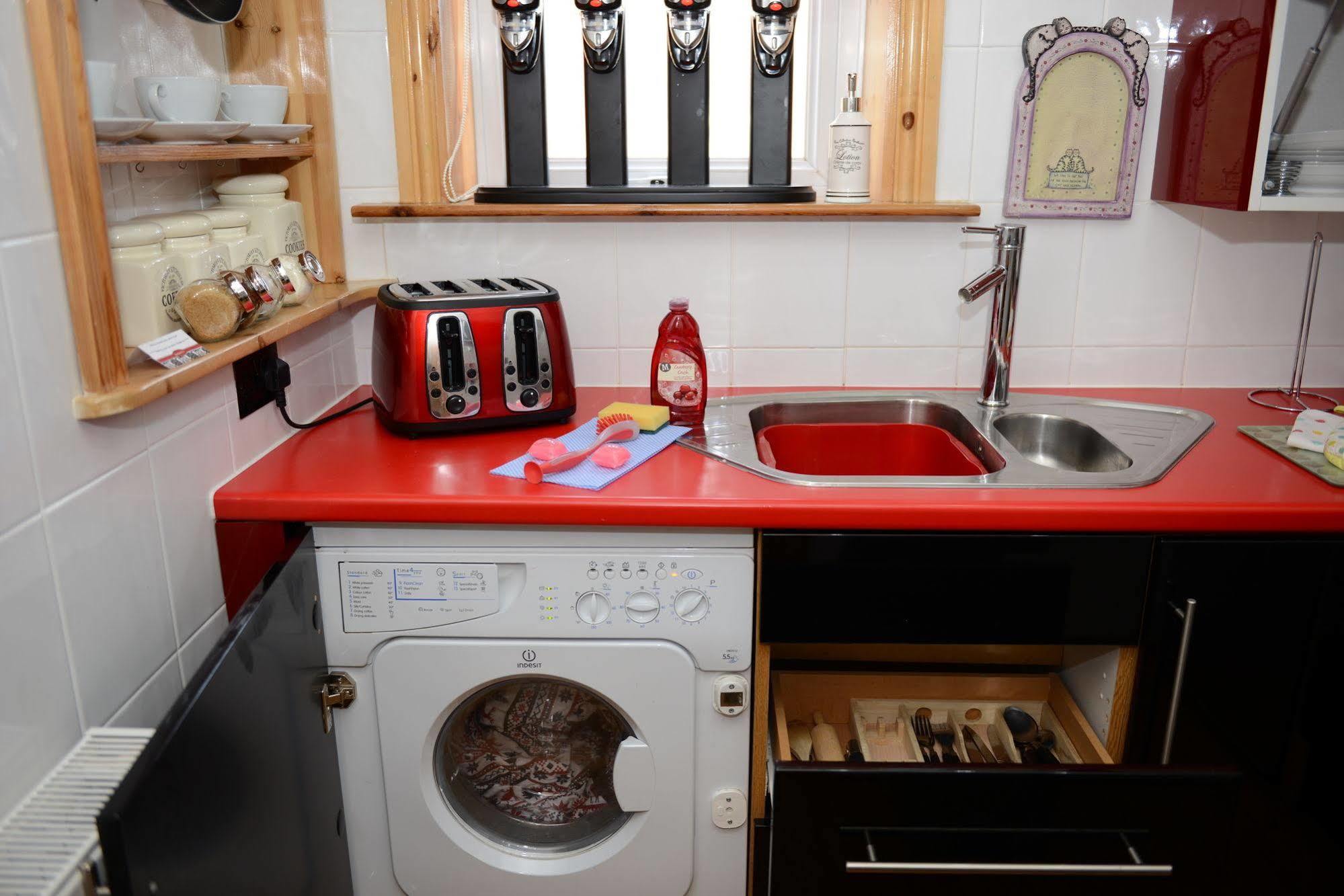 F3 2 Bedroomed Town House - Free Parking - Super 150 Mbps Wifi Near Gavin N Stacey Film House - 1 Free Dog Allowed Barry Extérieur photo